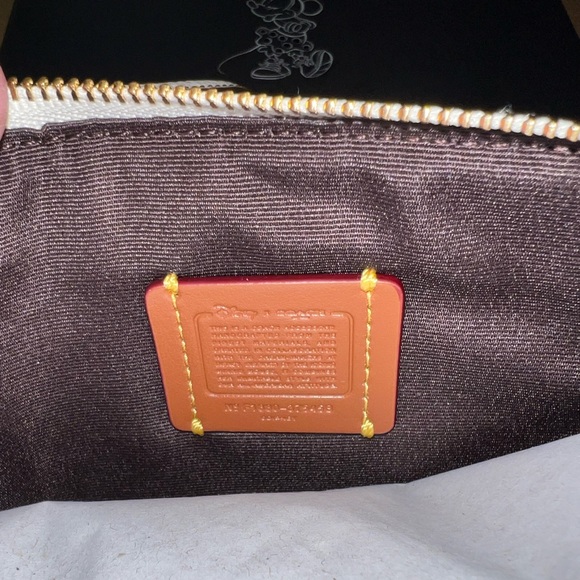 DINSEY X COACH CLUTCH NWT MINNIE MOUSE - Picture 5 of 7